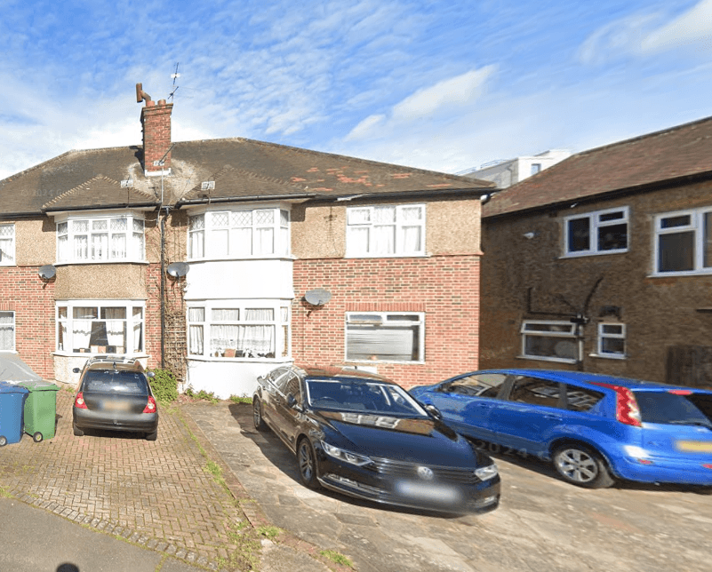Property photo 1 of 12 Two Bedroom Ground Floor Flat In Rayners Lane Harrow.