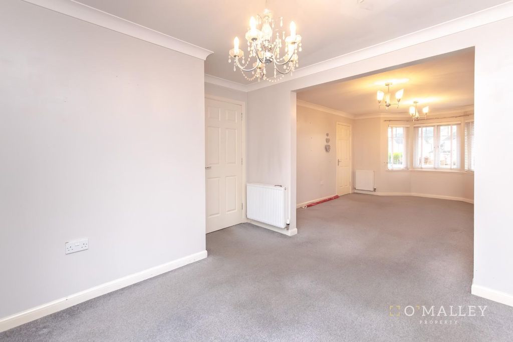 Property photo 3 of 16 Lounge (2)