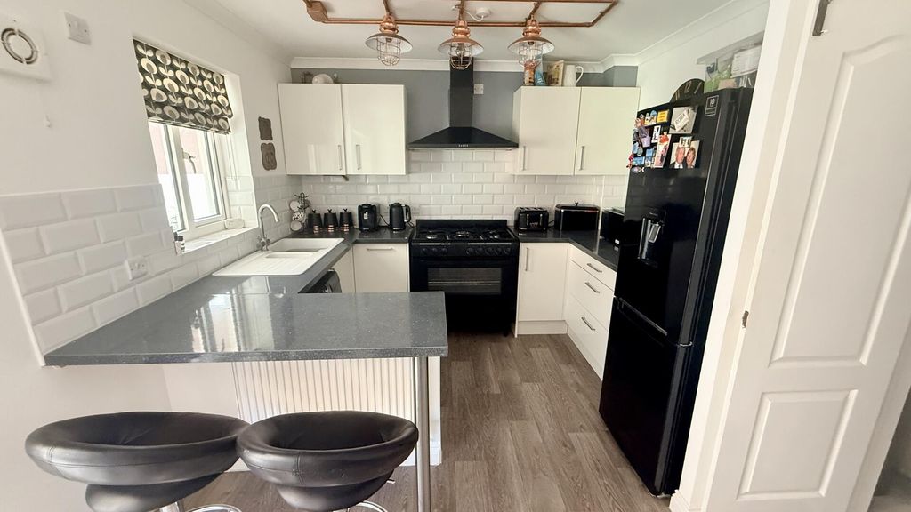 Property photo 2 of 16 Kitchen