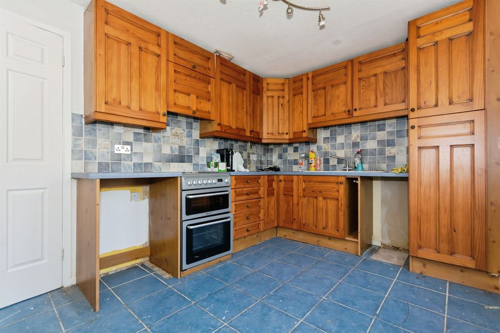 Property photo 3 of 14