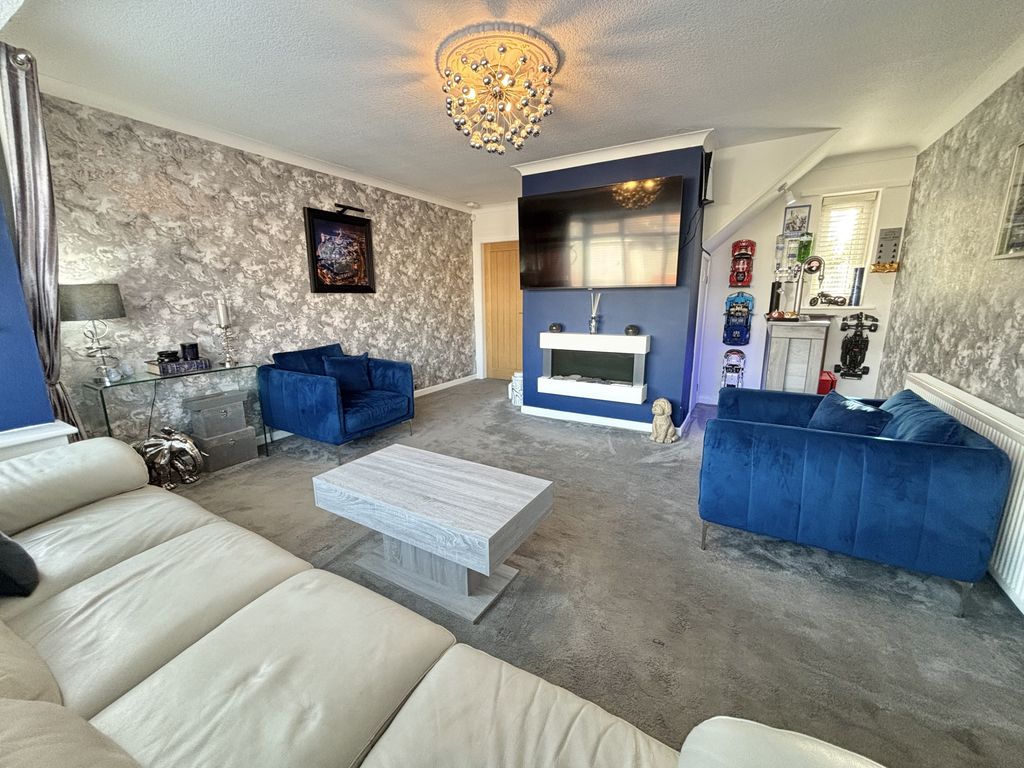 Property photo 2 of 34