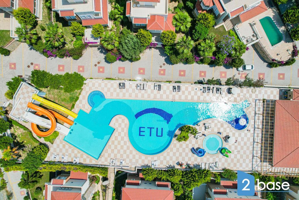 Property photo 2 of 40