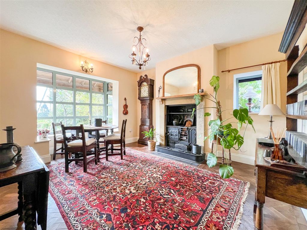 Property photo 3 of 31 Dining Room