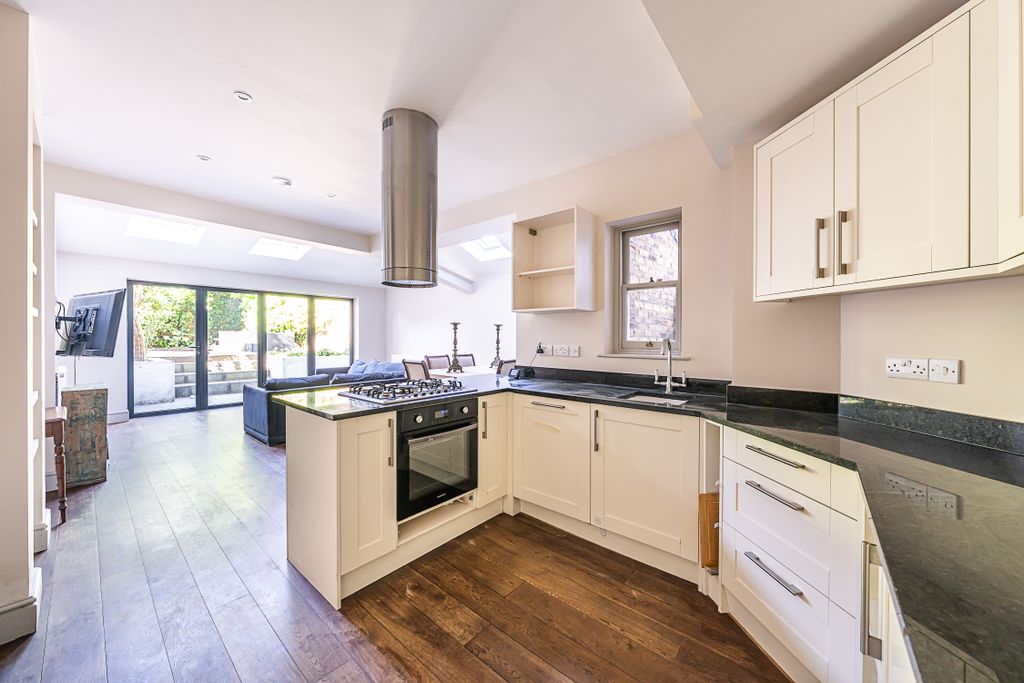 Property photo 1 of 9 2