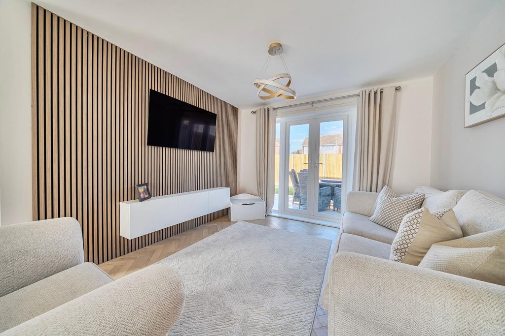 Property photo 1 of 19 1358902-14-68Dbf3899F84A.Jpg