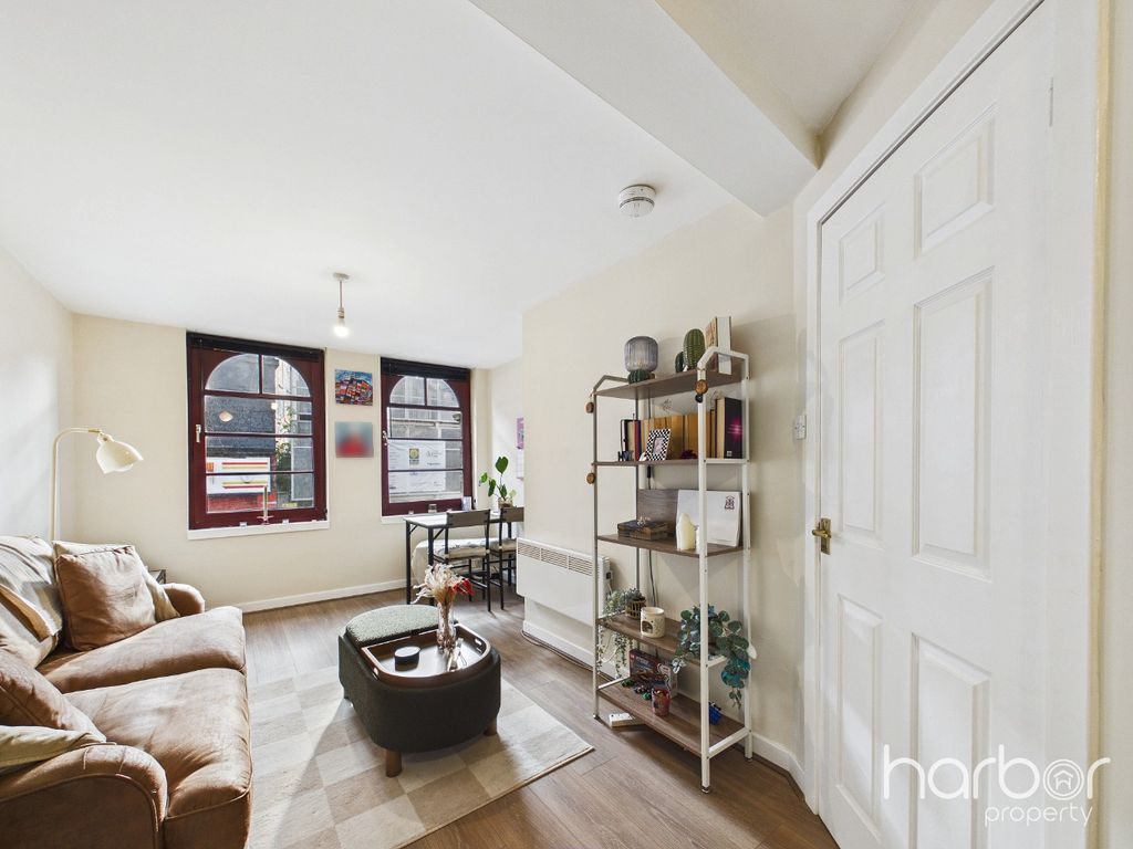 Property photo 3 of 13 5673104