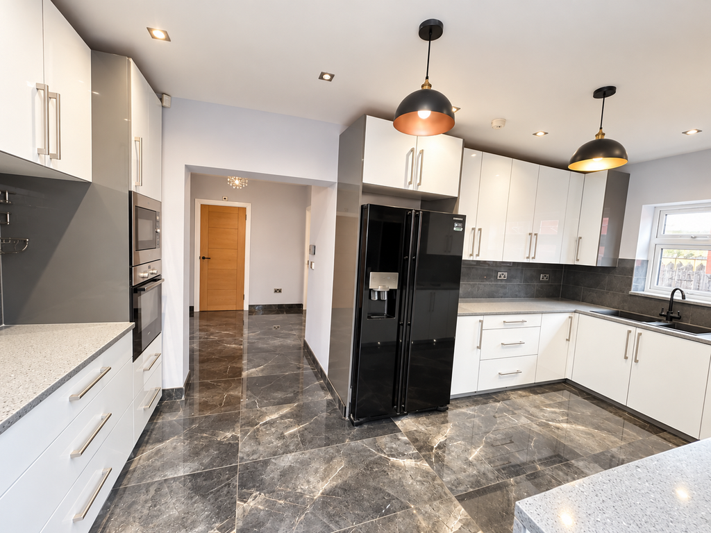 Property photo 3 of 16 Kitchen