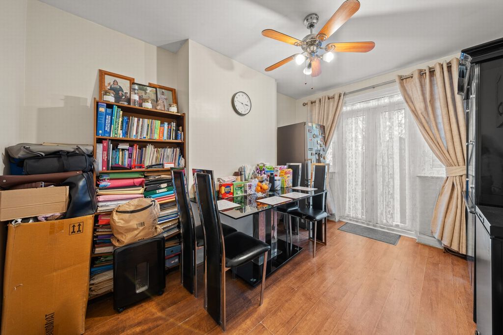 Property photo 3 of 12 Reception 2