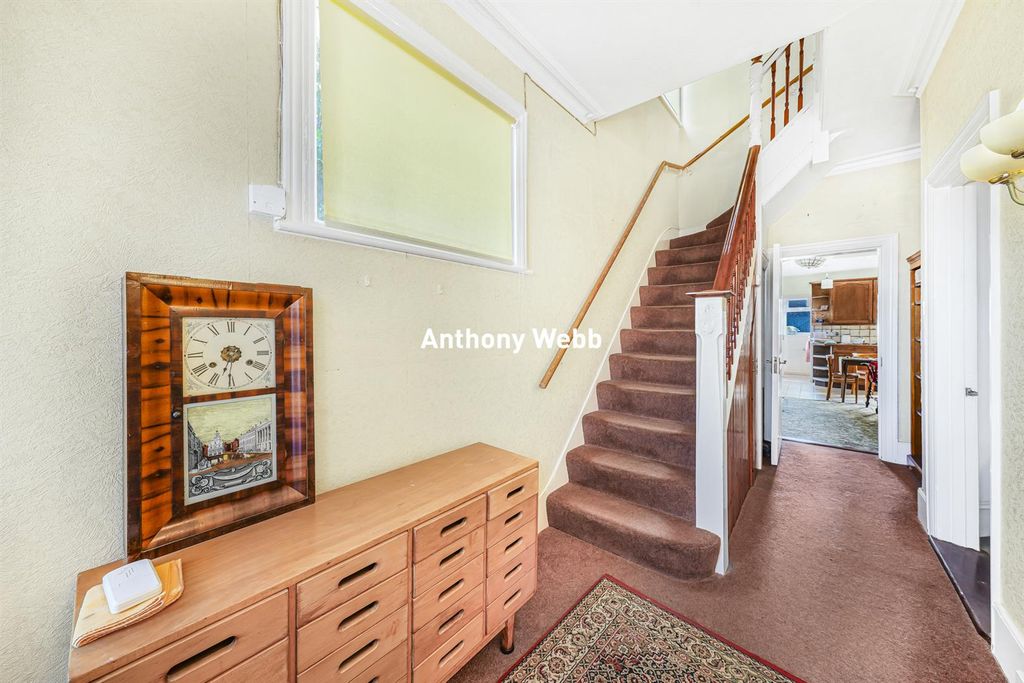 Property photo 3 of 19 Hallway