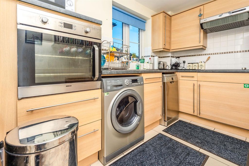 Property photo 2 of 17 13B024d5-1283-457B-Ac1E-4047E5A530B0.Jpg