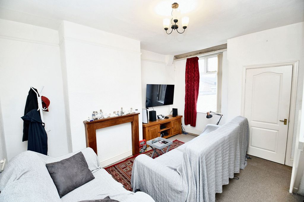 Property photo 3 of 17