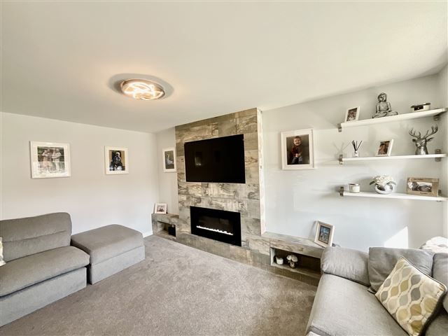 Property photo 3 of 21 Lounge