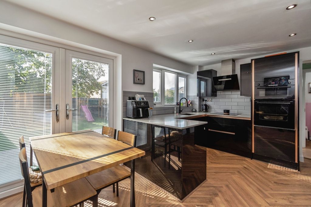 Property photo 3 of 20 Kitchen Diner