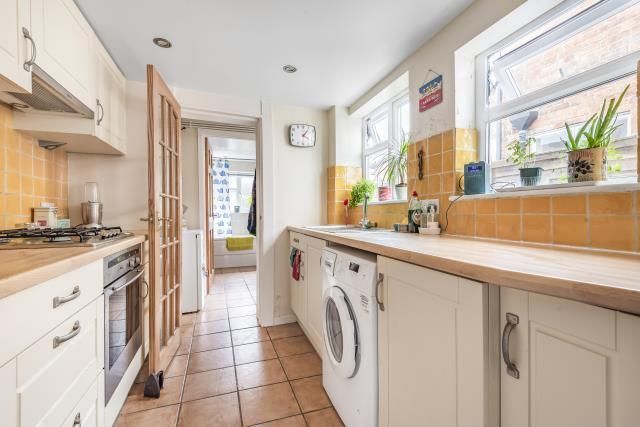 Property photo 3 of 10 Kitchen