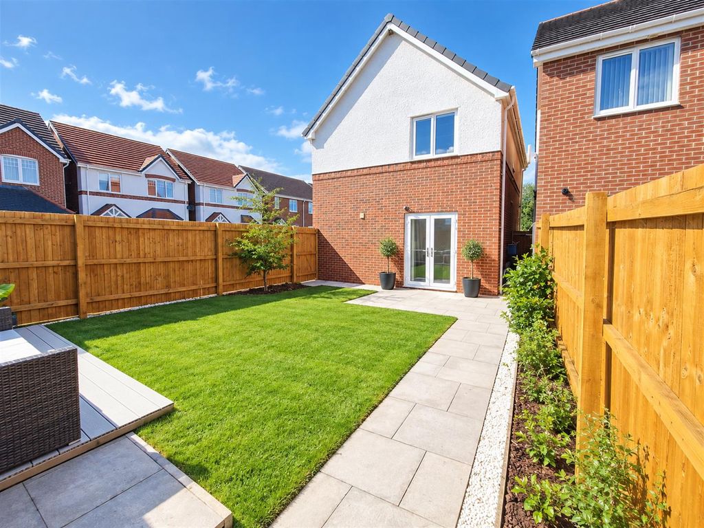 Property photo 2 of 21 -