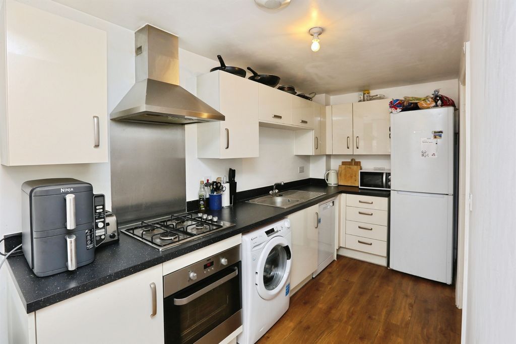 Property photo 3 of 16