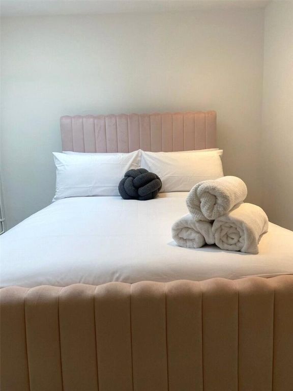 Property photo 3 of 10 A Cozy Double Bedroom Featuring A Plush, Upholster...