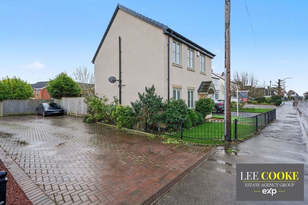 Property photo 2 of 34