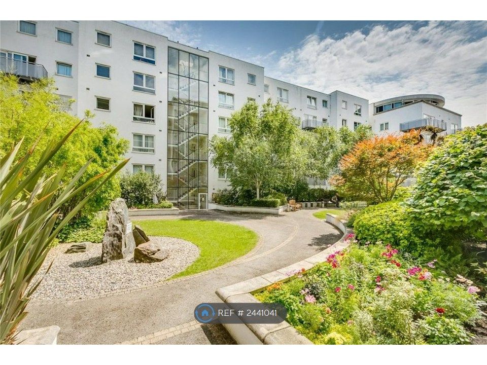 Property photo 2 of 14 The Communal Gardens