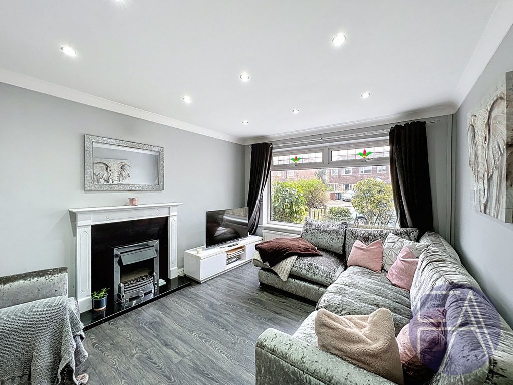 Property photo 2 of 17 4888365