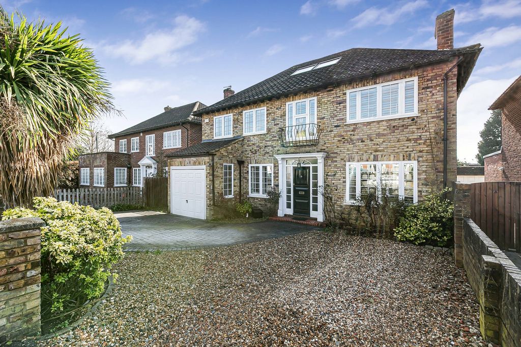 Property photo 1 of 17 Exterior