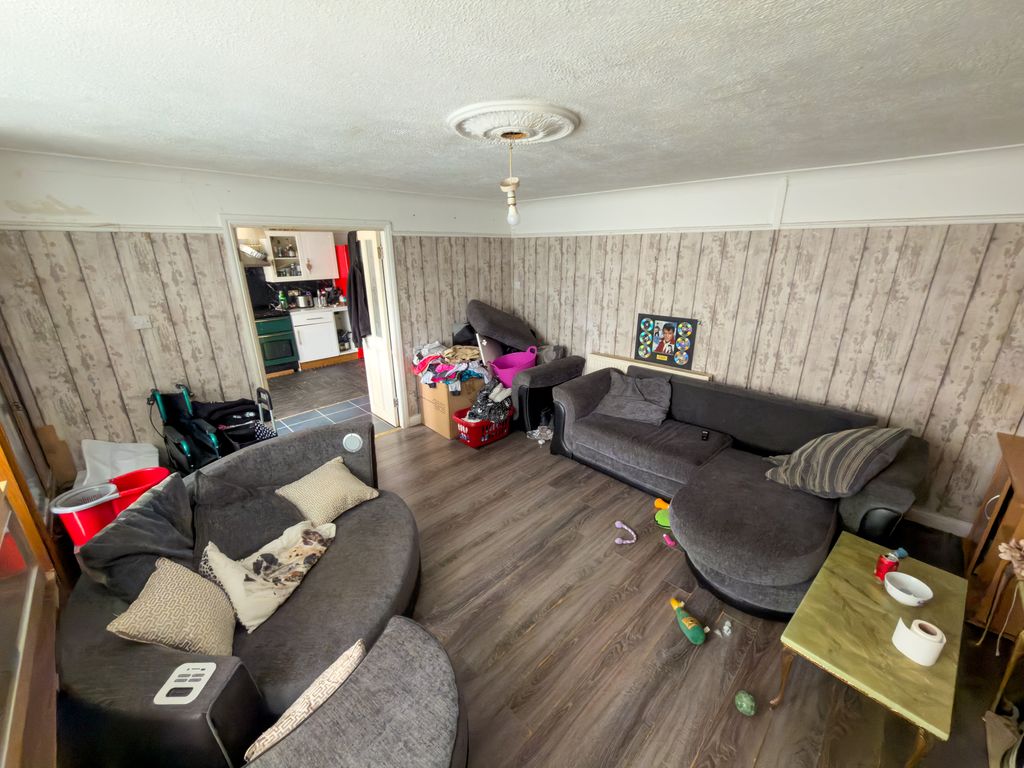 Property photo 3 of 31