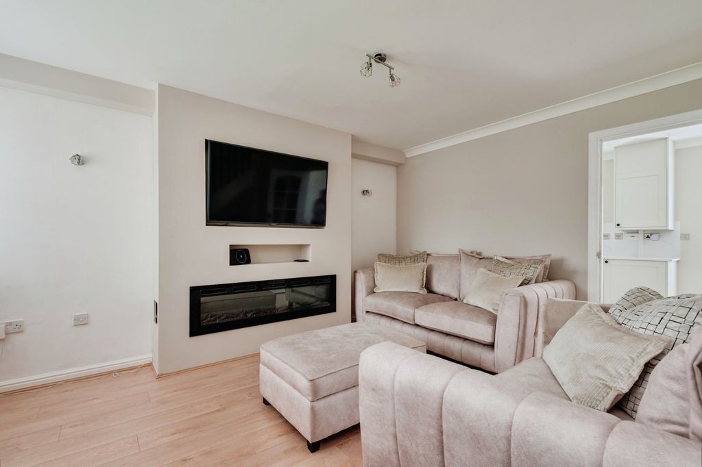 Property photo 3 of 13 Pbox-Img.Jpg