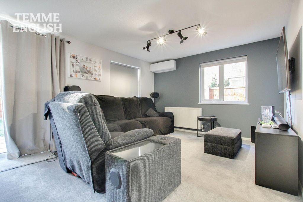 Property photo 2 of 27