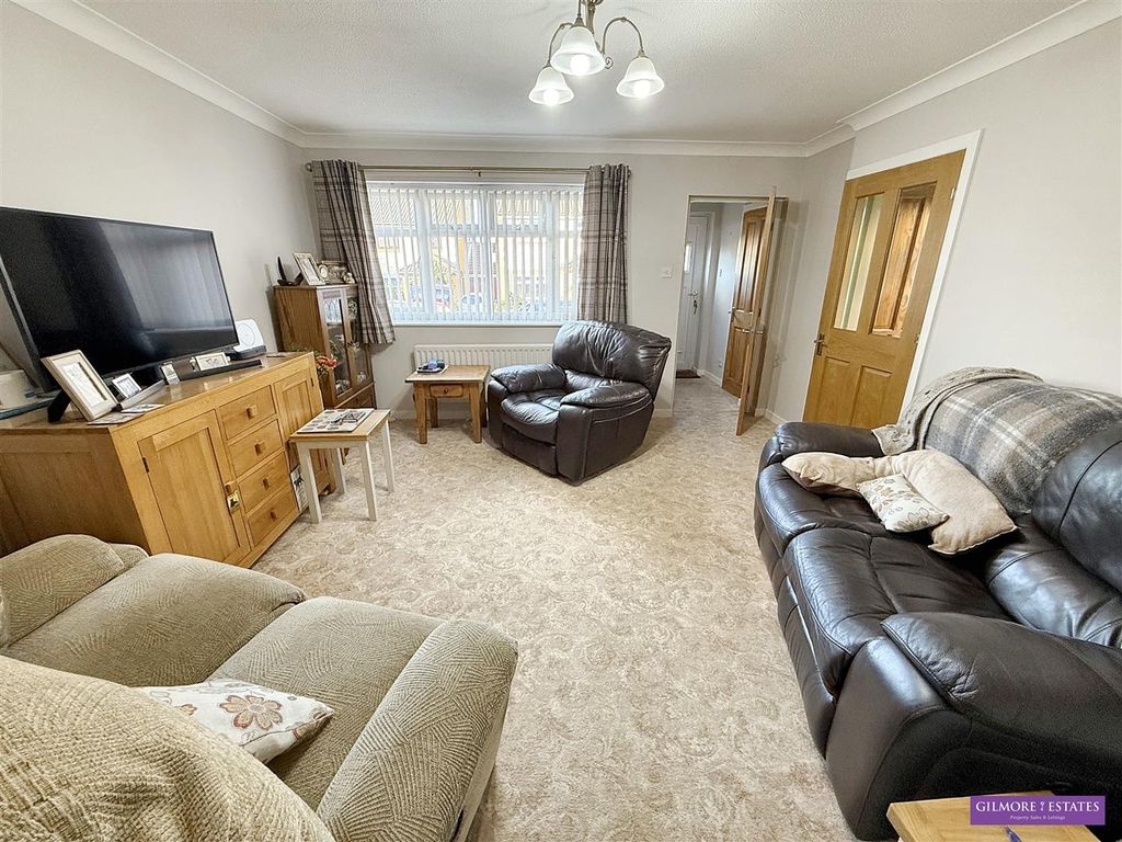 Property photo 2 of 15 Lounge