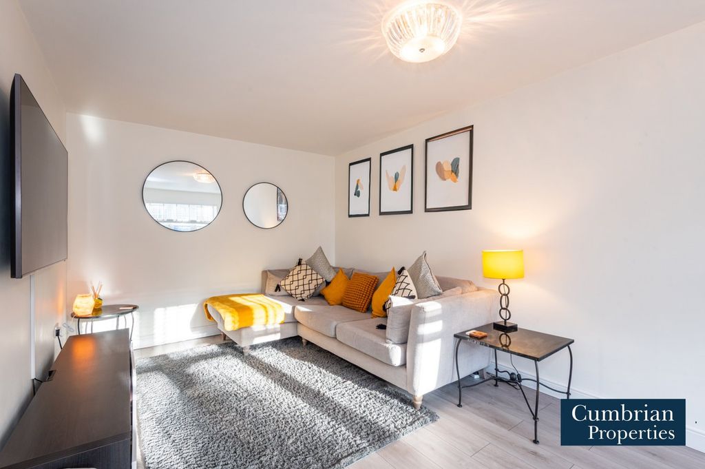 Property photo 2 of 20 Lounge