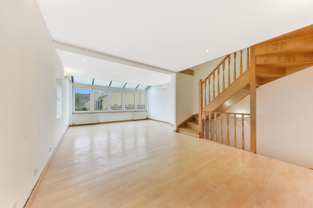 Property photo 1 of 8 Living Room