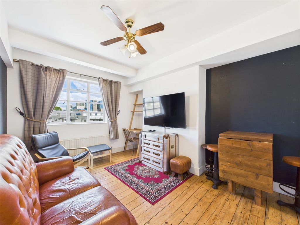 Property photo 1 of 15 Cam04237G0-Pr0151-Still002.Jpg