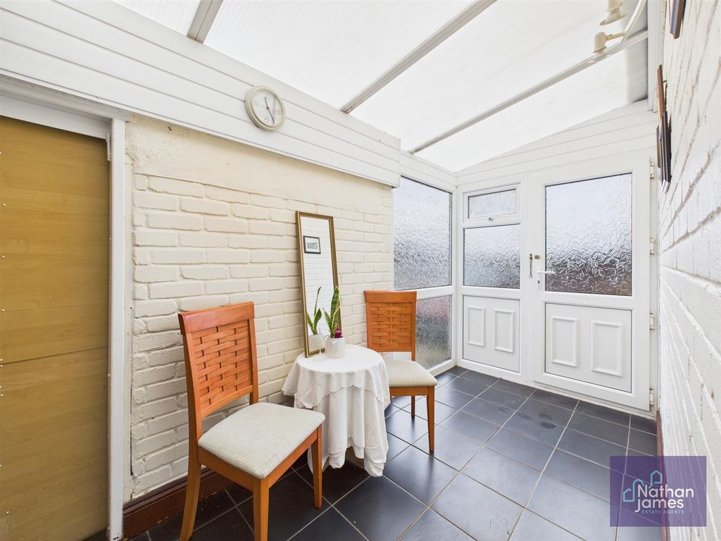 Property photo 3 of 14 Kitchen