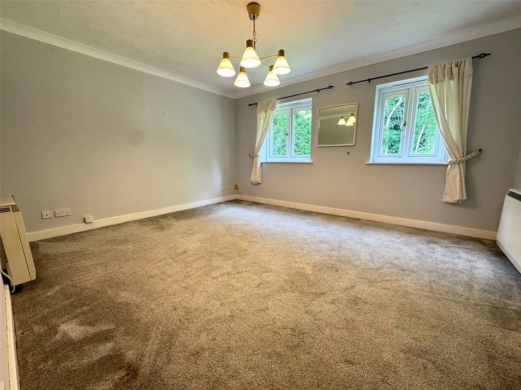 Property photo 2 of 12 Picture No. 17