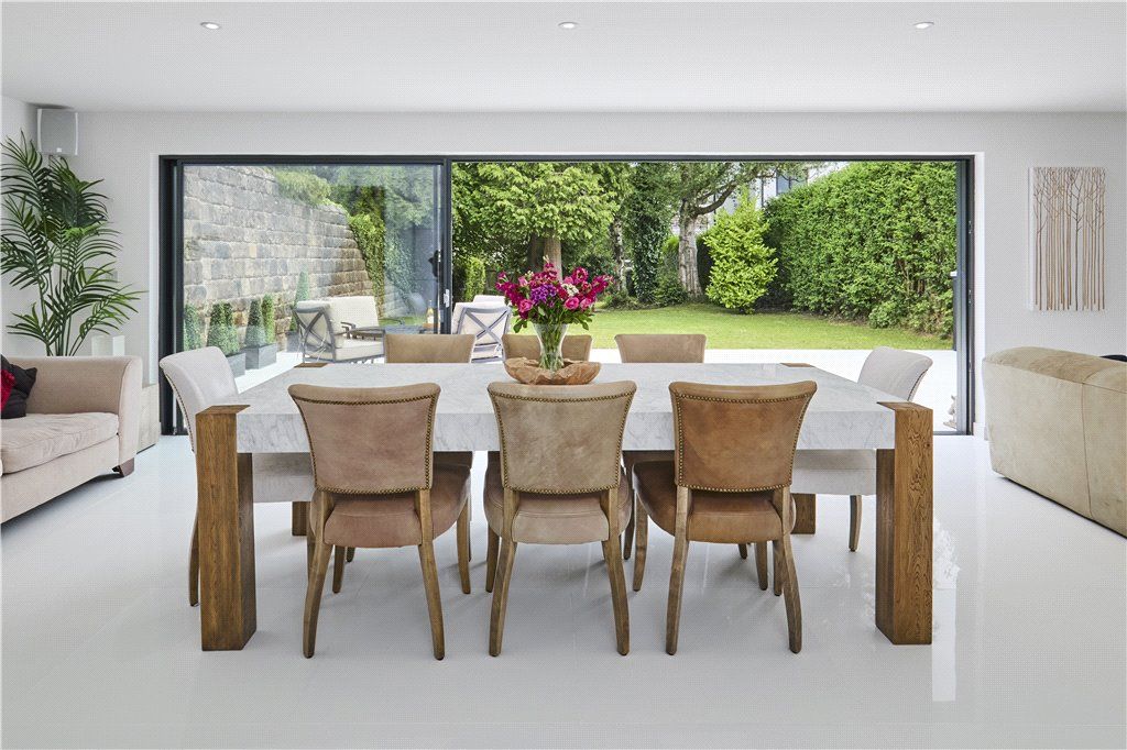 Property photo 3 of 32 Dining In Style