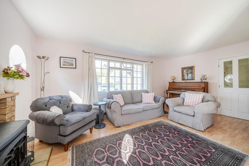 Property photo 3 of 22 Lounge.Jpg