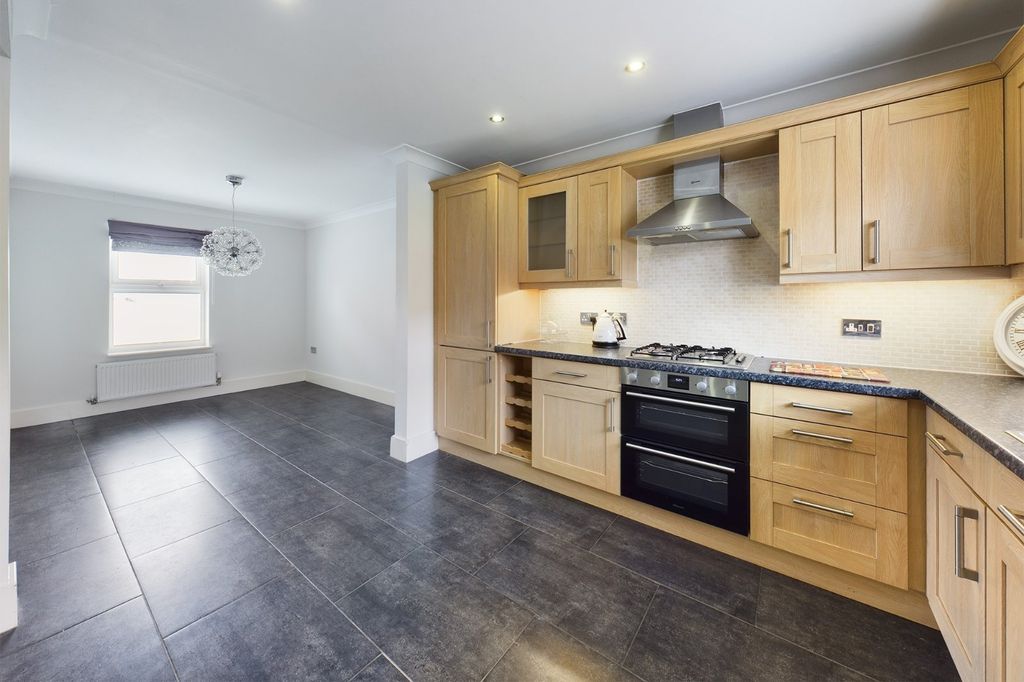 Property photo 2 of 17 Picture No. 16