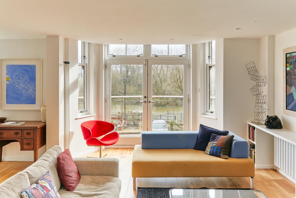 Property photo 1 of 30