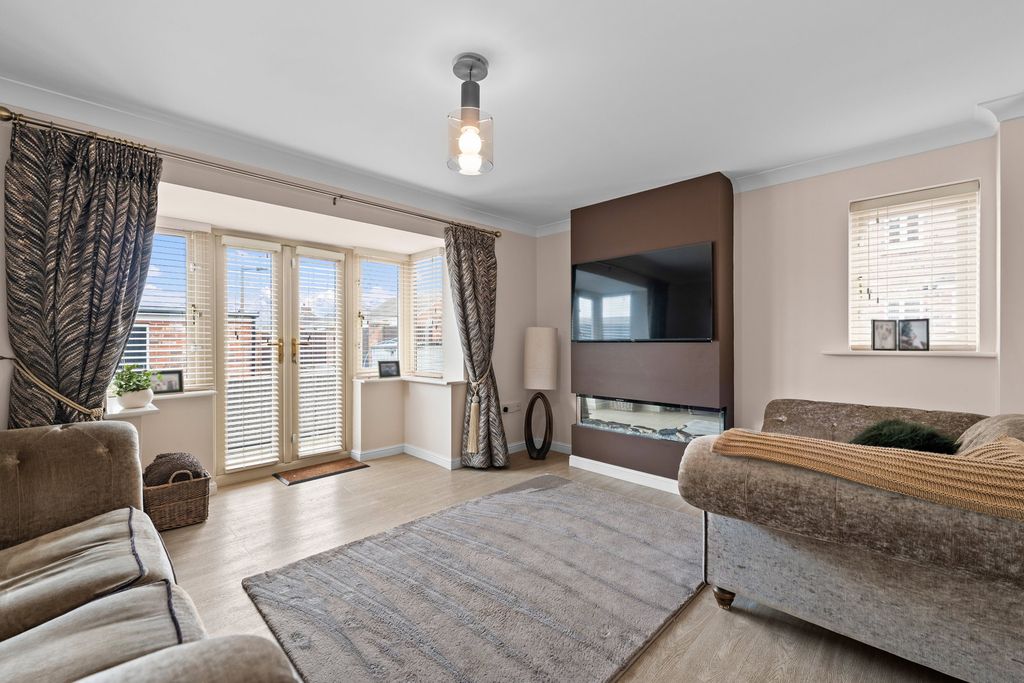 Property photo 2 of 31