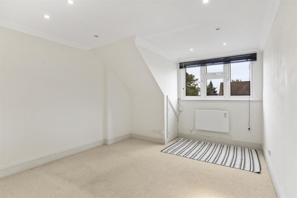 Property photo 3 of 10 1351671552 - 11.Jpg