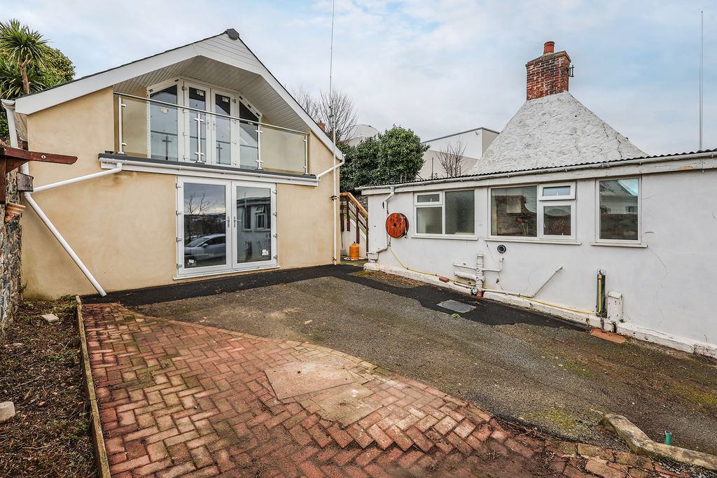 Property photo 3 of 35 Photo 2