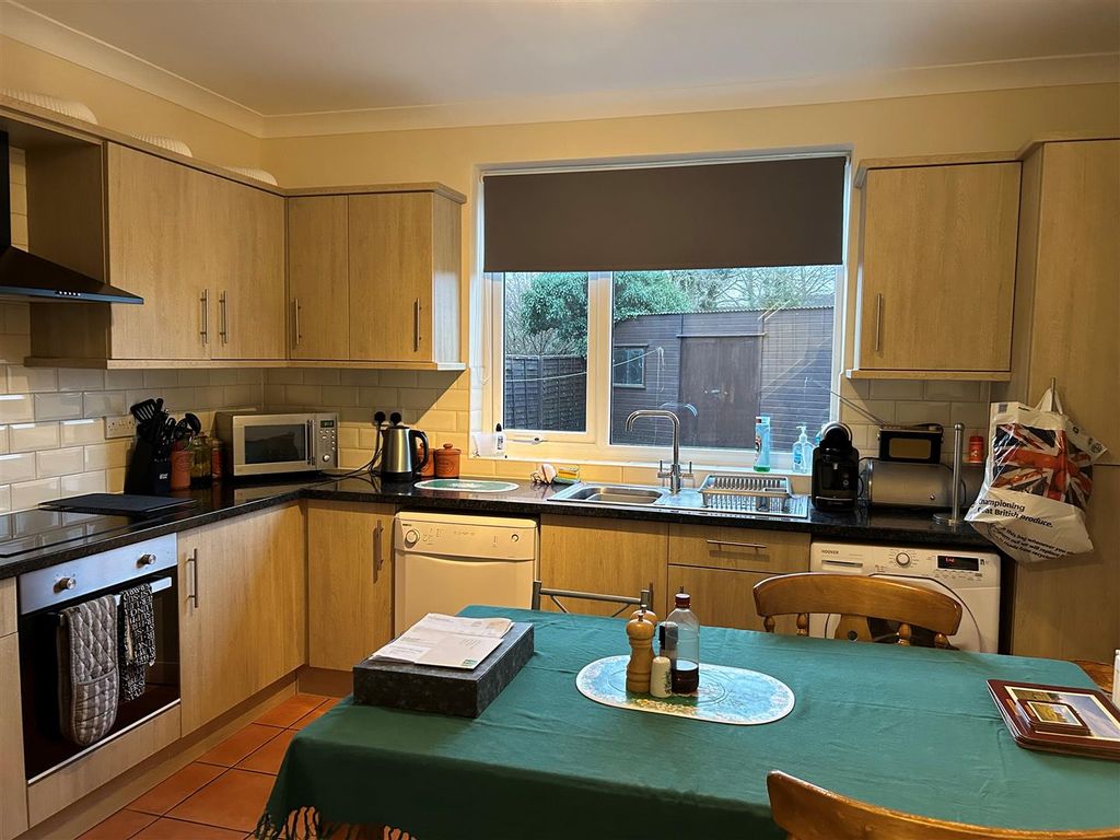 Property photo 2 of 8 Kitchen.Jpg