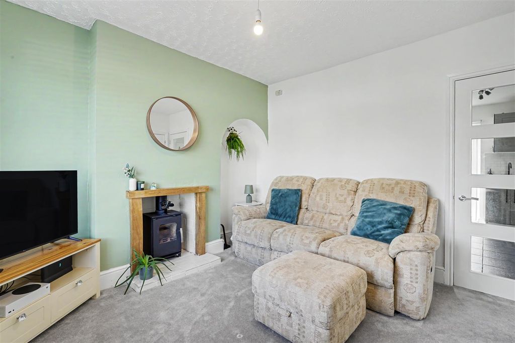 Property photo 2 of 13 Lounge