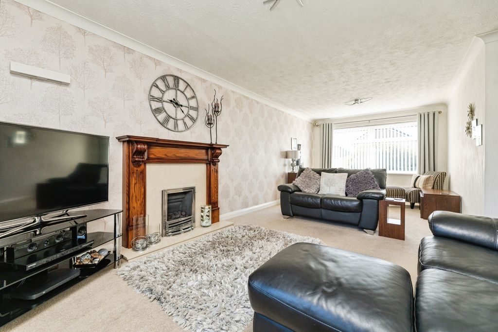 Property photo 3 of 17 Pbox-Img.Jpg