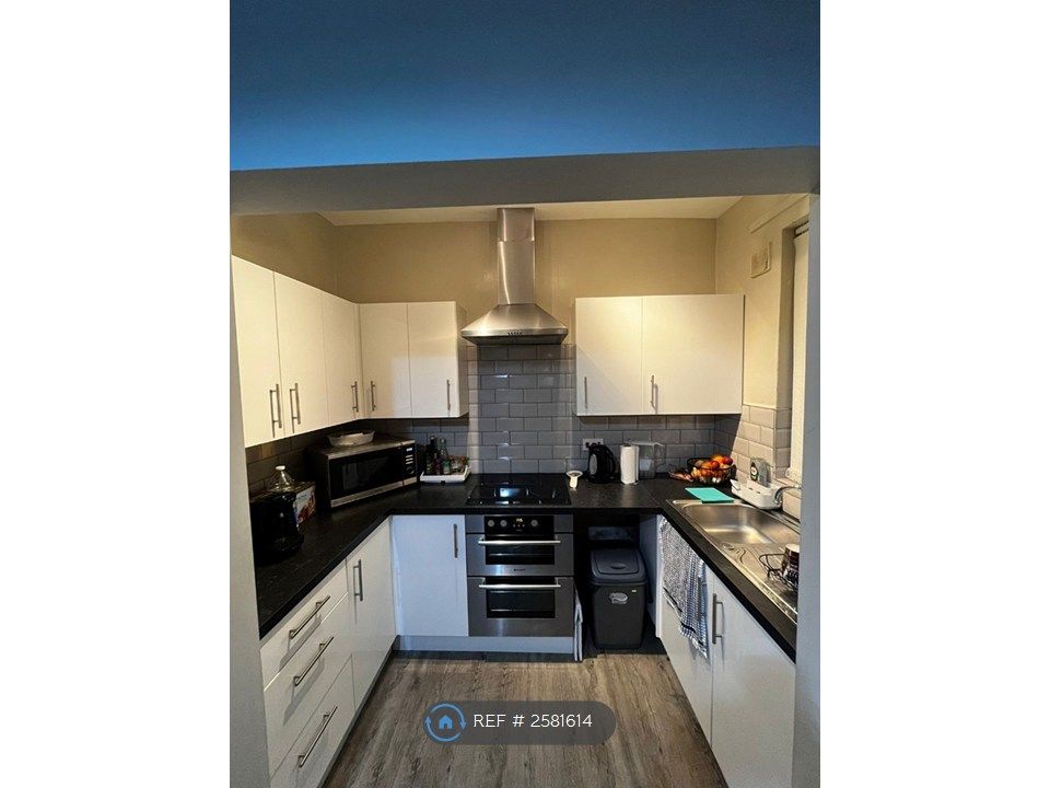 Property photo 2 of 8 Kitchen