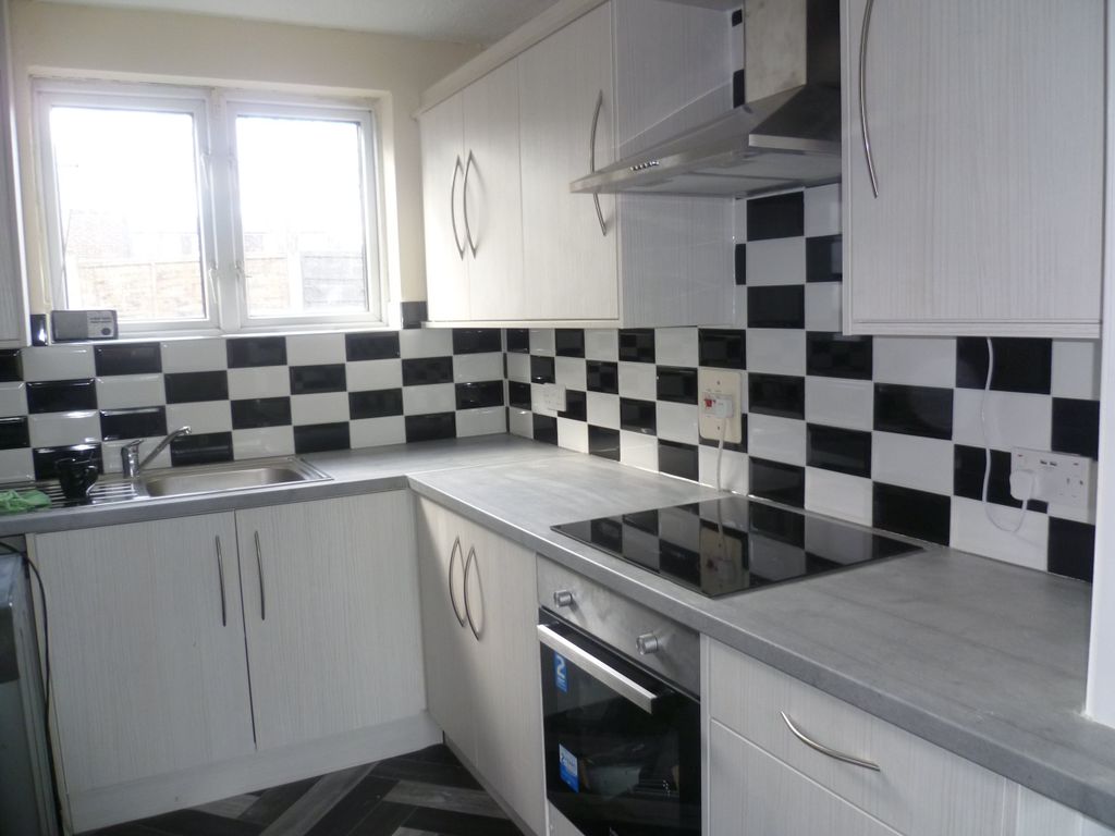 Property photo 2 of 8 Kitchen