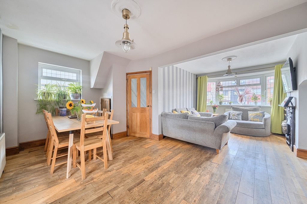 Property photo 2 of 18 1523666-9-6Ab283E...