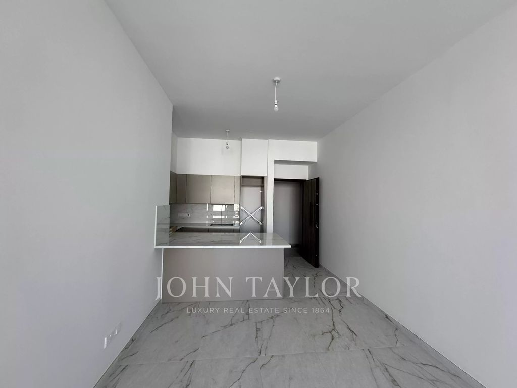 Property photo 2 of 28