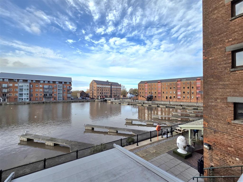 Property photo 3 of 11