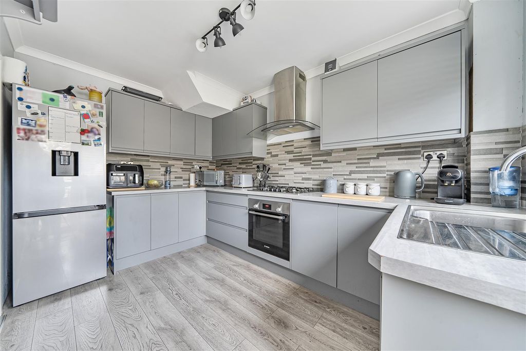 Property photo 2 of 19 Kitchen